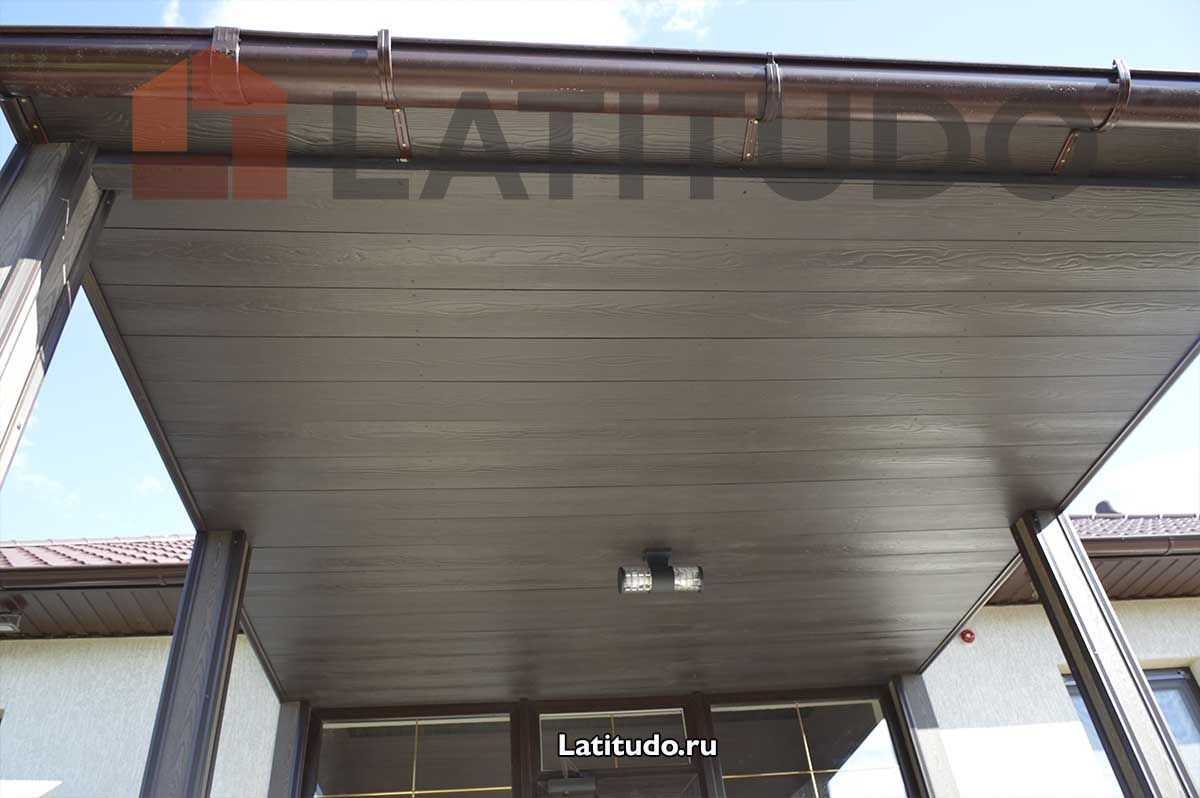 Отделка крыльца, навеса и террасы в частном доме - проекты Латитудо